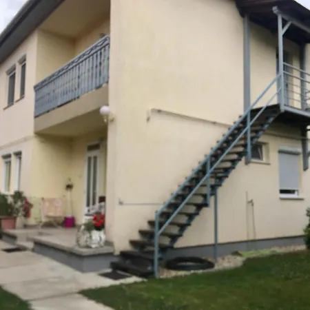 Szalmahaz * Balatonlelle